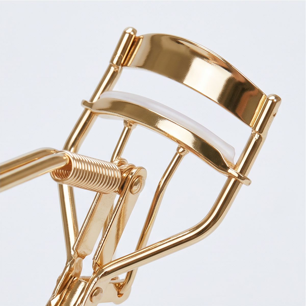 Eyelash Curler with Grip Handle and Curling Design